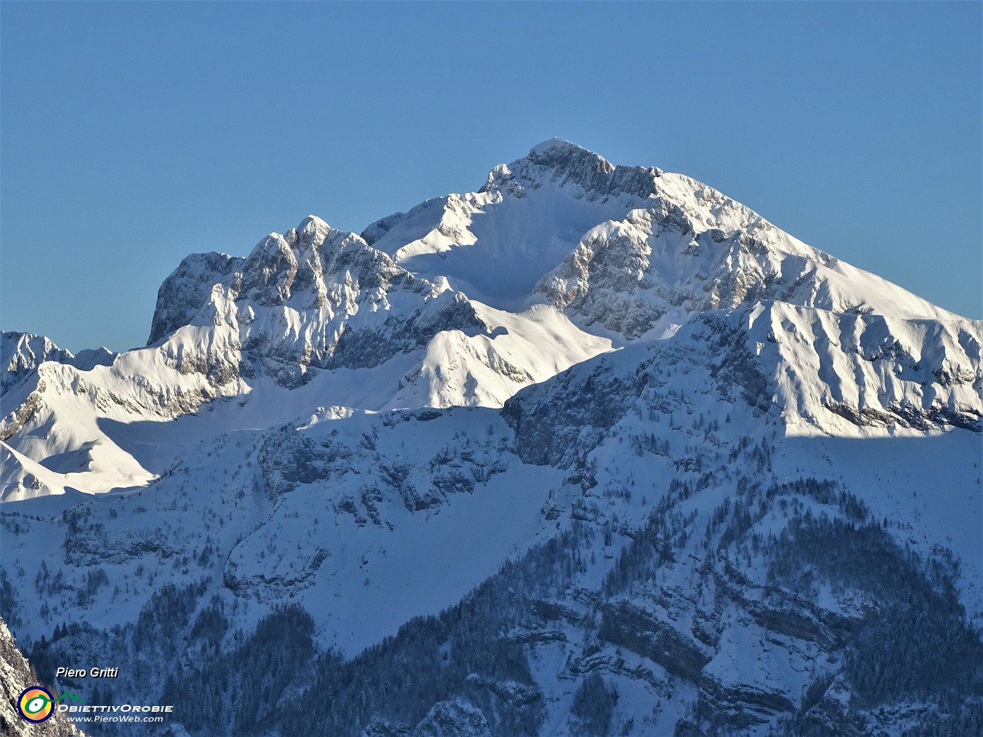 77 Pizzo Arera (2512 m) preceduto da Corna Piana.JPG